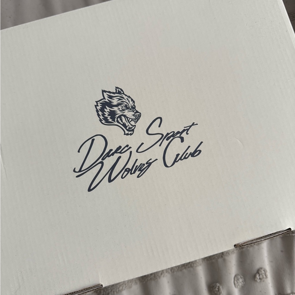 Dark Sport Wolves Club White Box